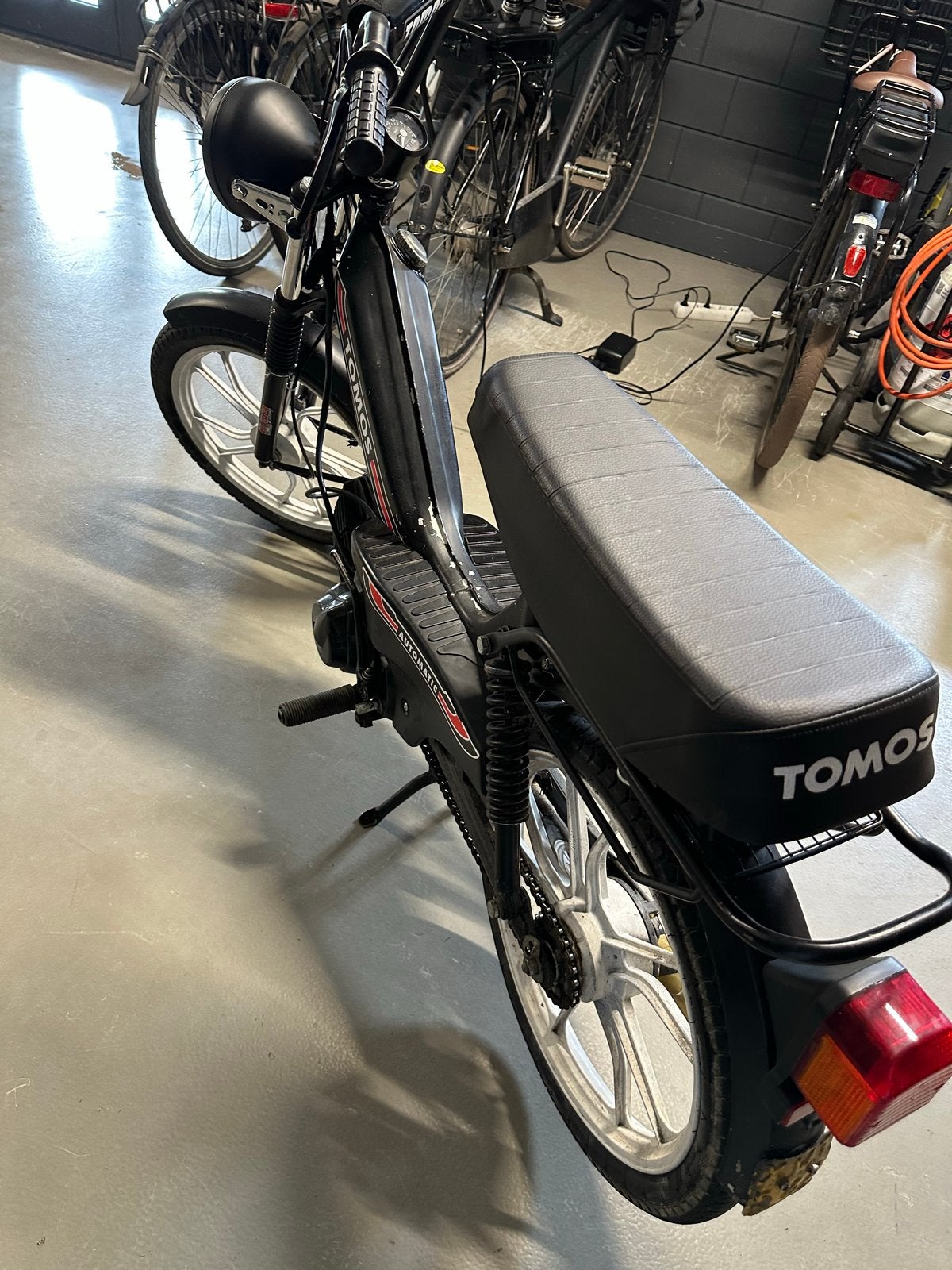 Mooie Tomos zwart met biturbo uitlaat en nieuwe onderdelen, Fietsen en Brommers, Ophalen, Gebruikt, Overige modellen, 1 versnellingen