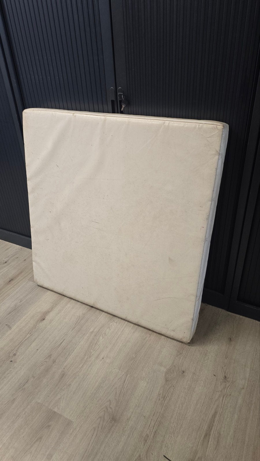 6x wit leren kussens van 1x1 meter en 10cm dik, Ophalen