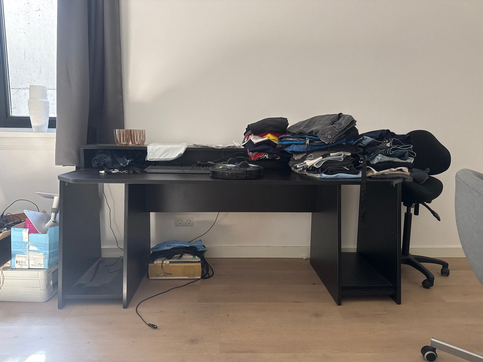 Zwart bureau - 2m lang, Ophalen, Zwart, Spaanplaat of MDF, Zo goed als nieuw