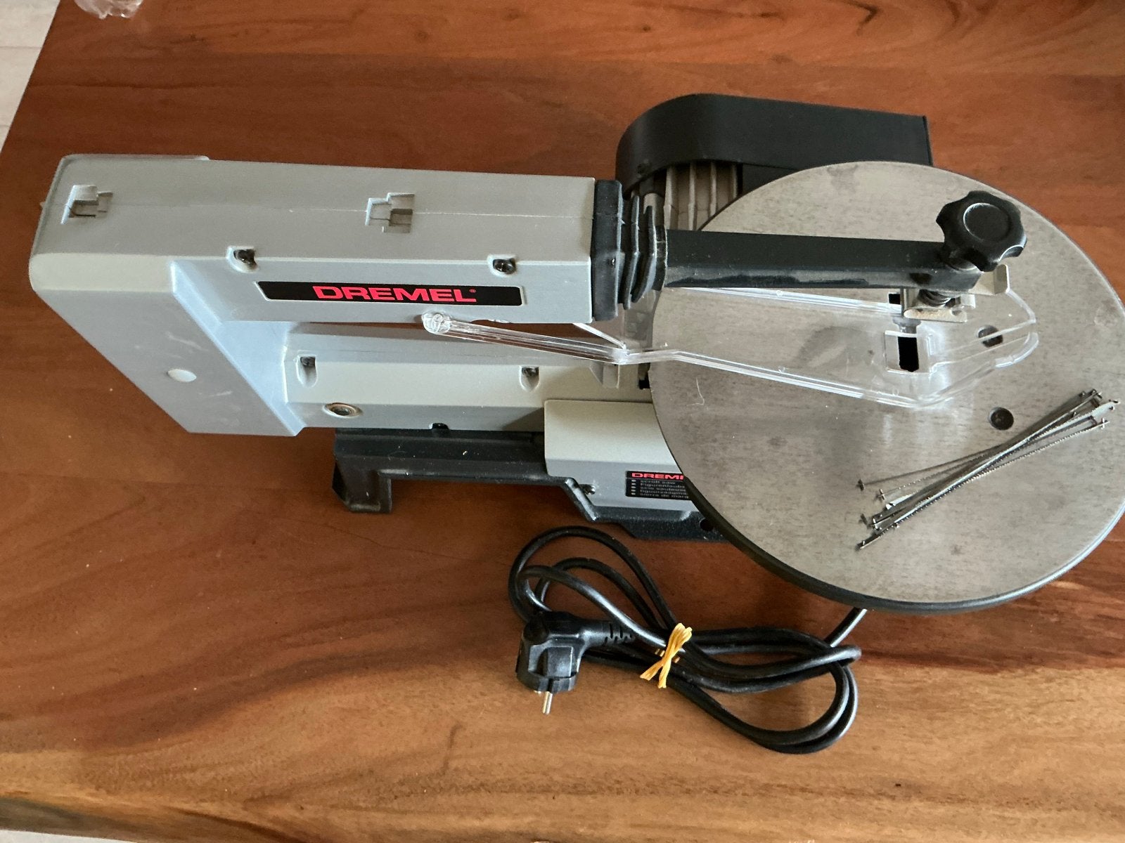 Dremel Moto-Scroller Model 1371 Figuurzaagmachine, Gebruikt, Ophalen of Verzenden, 30 tot 70 mm, Figuurzaag
