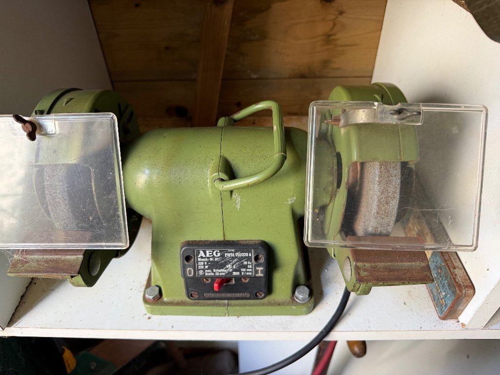 Slijpmachine AEG EWSL 150/220a, Ophalen, Gebruikt, Minder dan 700 watt, Werkbankslijpmachine