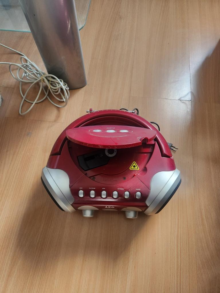AEG Draagbare CD/MP3 Speler met Radio - Rood, Ophalen, Gebruikt