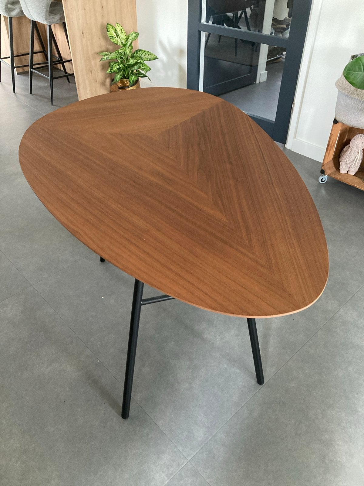 Stijlvol bureautje met uniek blad en metalen poten, Ophalen, Zo goed als nieuw, 75 cm, 122 cm