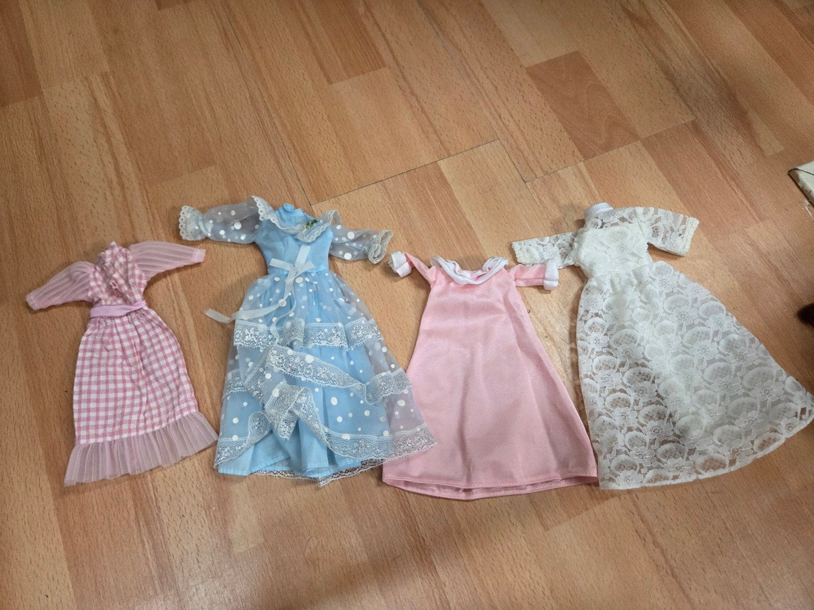 Vintage barbie jurken en accesoires, Kinderen en Baby's, Speelgoed | Poppen, Ophalen of Verzenden, Gebruikt, Barbie