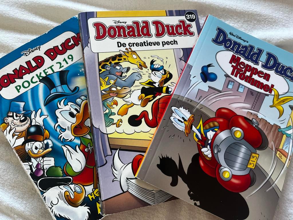 Donald Duck pockets en leesboek Auww Veronica Hazelhoff, Meerdere stripboeken, Ophalen of Verzenden, Gelezen