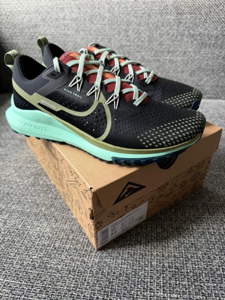 Nike Pegasus Trail 4 - Maat 42 - Nieuw in doos, Nieuw, Ophalen of Verzenden, Sportschoenen, Zwart