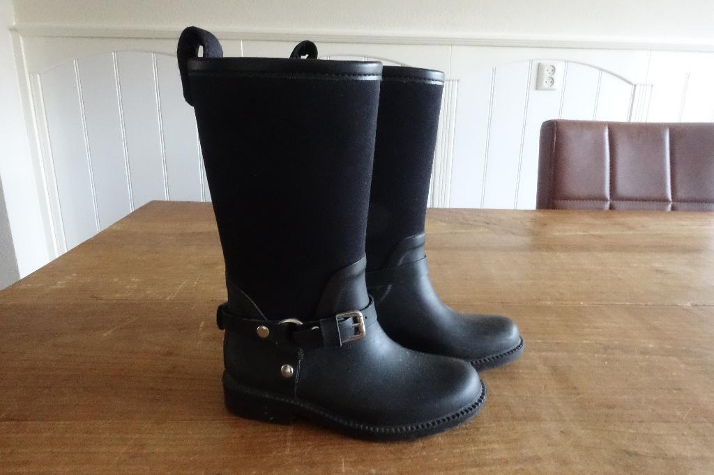 Leuke Zara zwarte regenlaars maat 26/27, Jongen of Meisje, Nieuw, Ophalen of Verzenden, Laarzen