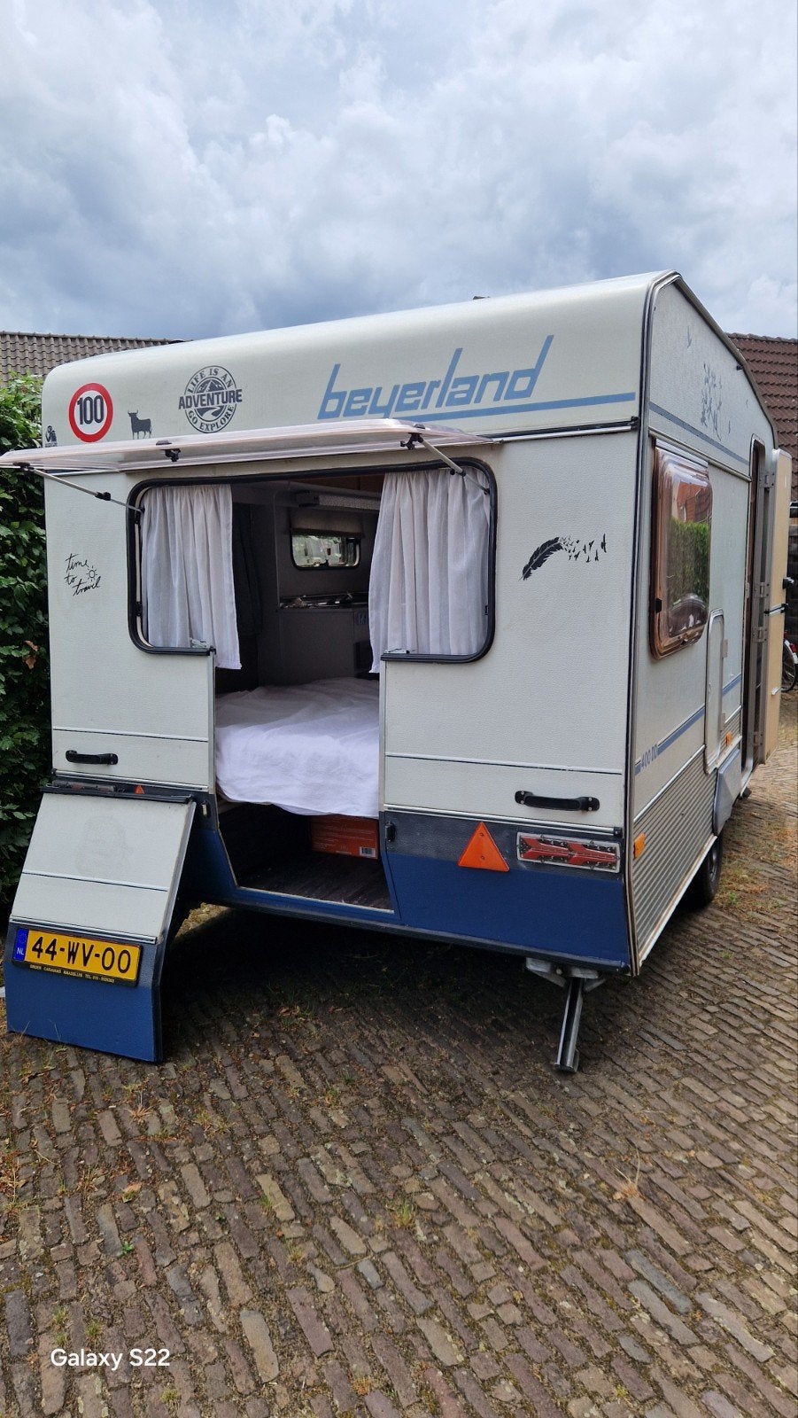 Motorfiets caravan met achterdeur Beyerland 440 .Zie info., Treinzit, Particulier, Koelkast, 500 - 750 kg