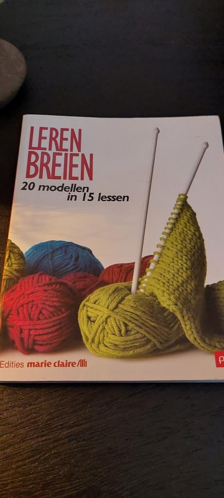MARIE CLAIRE PHILDAR LEREN BREIEN 20 MODELLEN IN 15 LESSEN, Ophalen of Verzenden, Zo goed als nieuw, Breien, Patroon of Boek