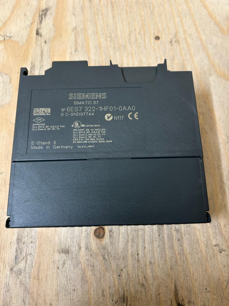Siemens SIMATIC S7 6ES7 322-1HF01-0AA0 Digitale Uitgangsmodu, Ophalen, Gebruikt