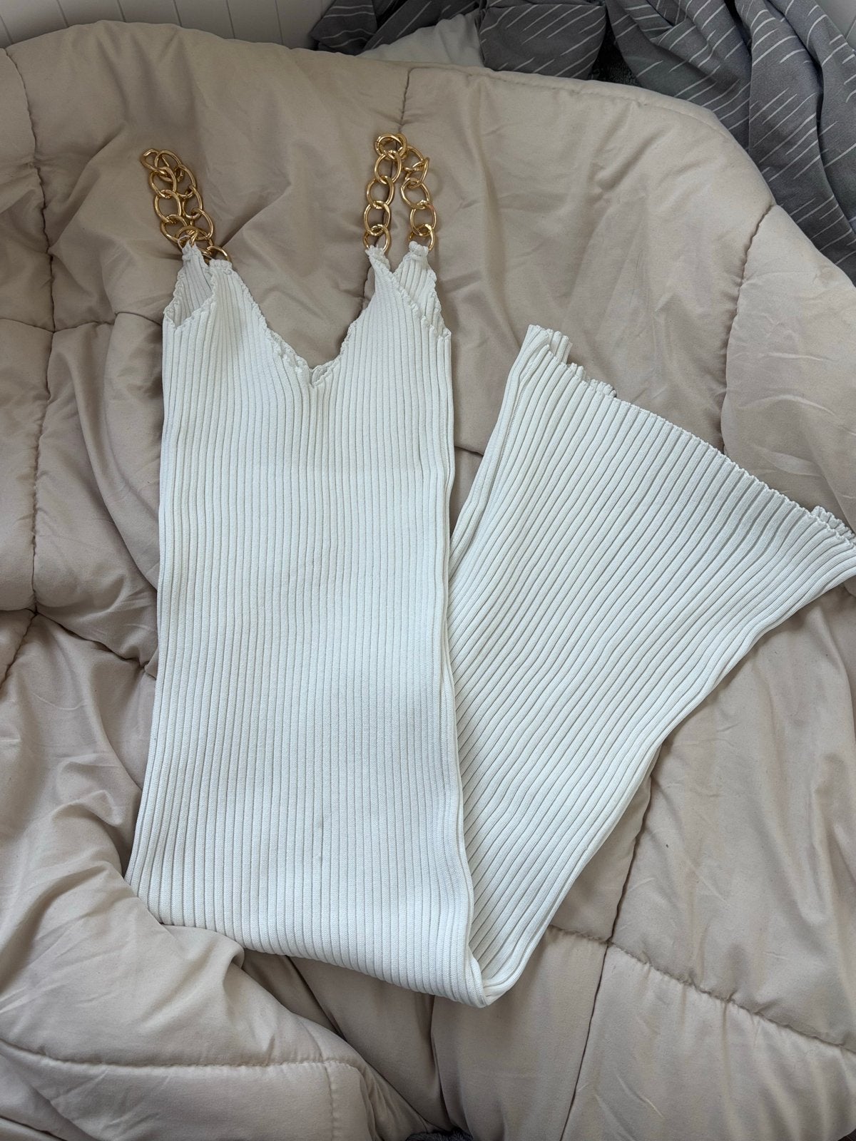 Witte geribbelde jurk met gouden kettingbandjes, maat XS, Ophalen of Verzenden, Gedragen, Maat 34 (XS) of kleiner, Wit