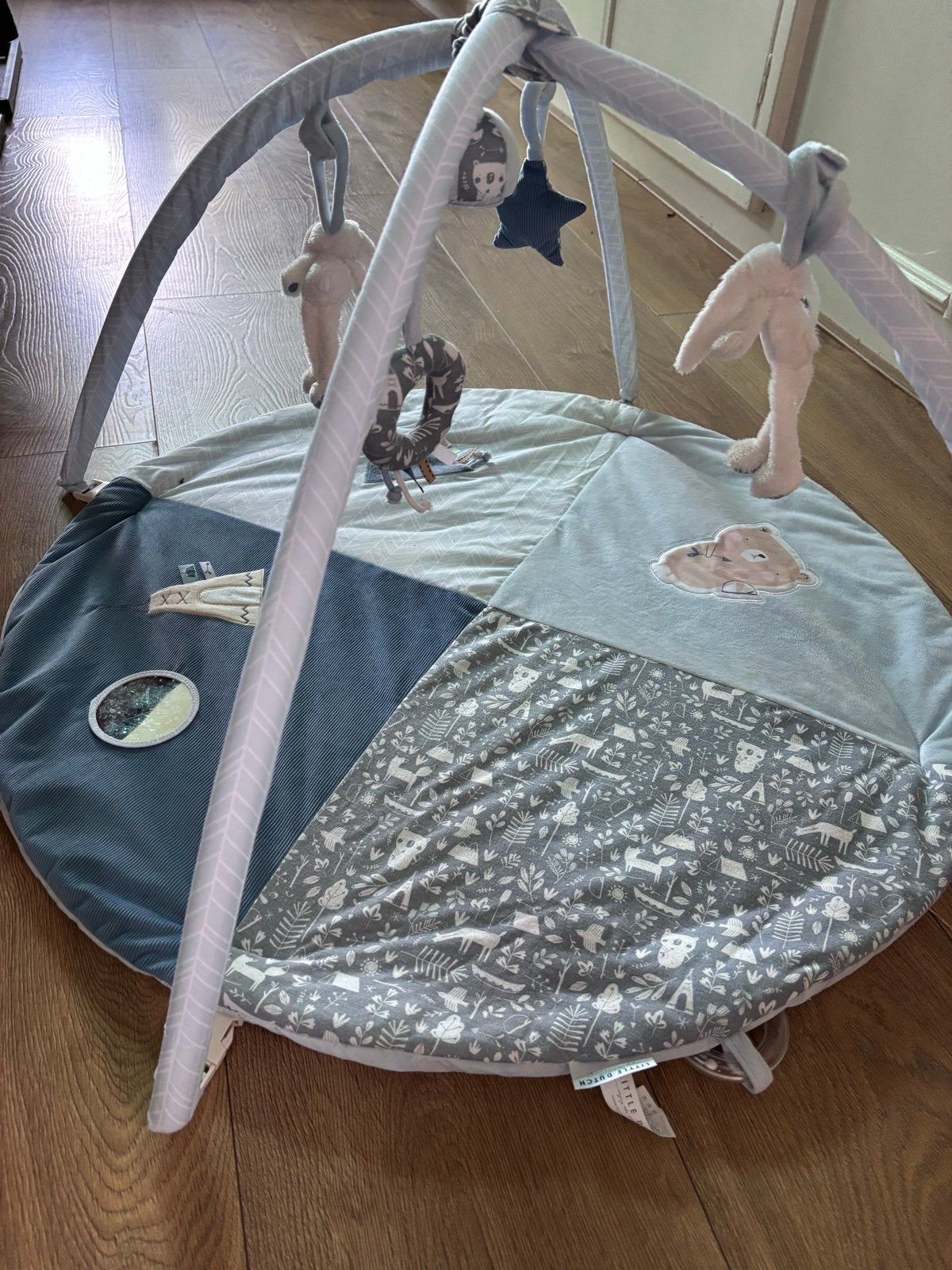 Speelkleed baby met bogen en speeltjes - Opvouwbaar, Kinderen en Baby's, Ophalen of Verzenden, Zo goed als nieuw