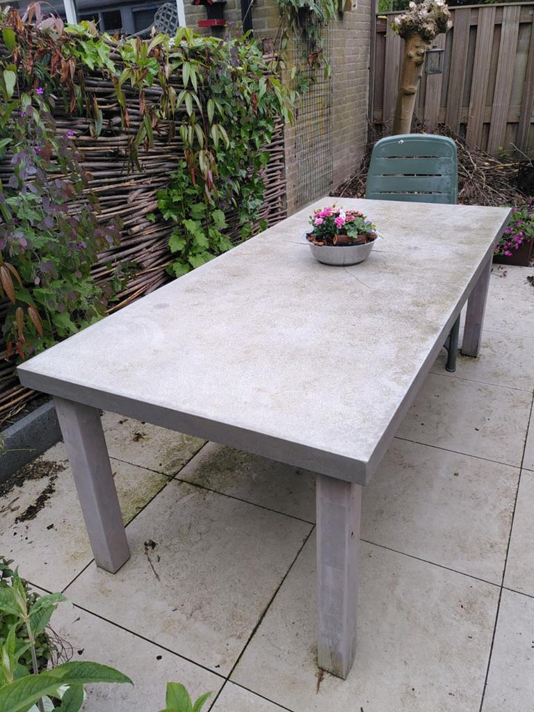 Buitentafel grijs / wit gemêleerd gratis ophalen Zeist, Tuin en Terras, Ophalen, Gebruikt, Rechthoekig, Overige materialen