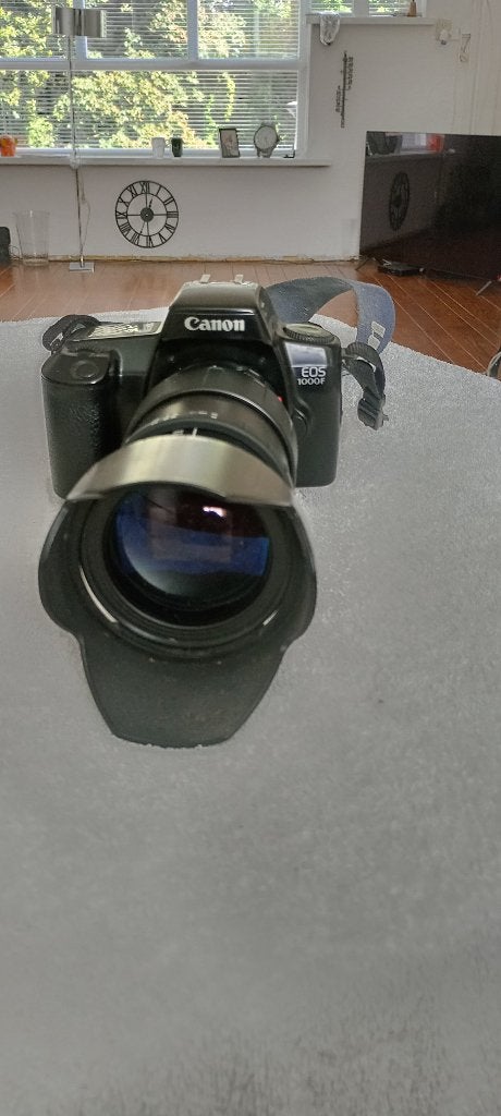 canon camera EOS 100F met zoom lens  28 - 200  [analoog]