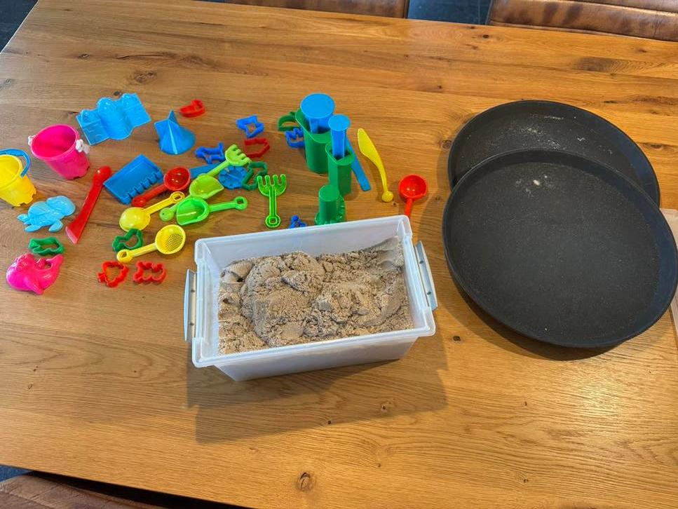 Kinetic Sand 5 kg met diverse accessoires, Kinderen en Baby's, Speelgoed | Educatief en Creatief, Ophalen, Bouwen