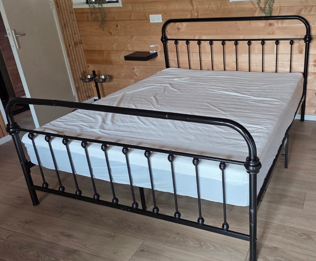 Prachtig zwart metalen bed (160x200cm)  matras & topper, Ophalen, Zwart, Vintage, Tweepersoons