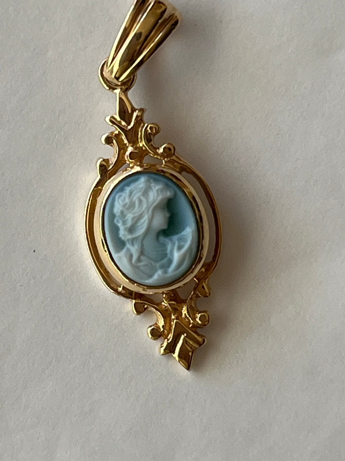 Gouden hanger met blauwe camee - Gekeurd 585, Overige voorstellingen, Zo goed als nieuw, Goud, Verzenden