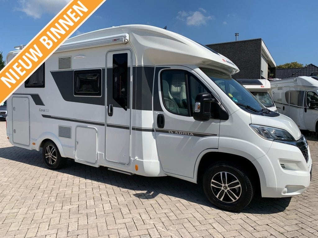 Adria Coral Axess 600SC Queensbed 69000km 2018 Euro 6, Ringverwarming, 6 tot 7 meter, Bedrijf, Tot en met 3