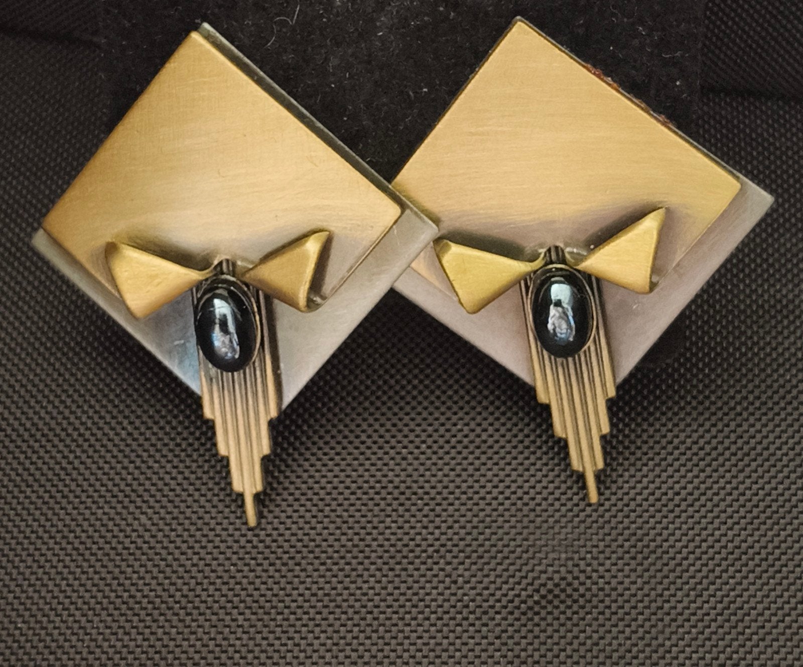 Art Deco stijl clip Oorbellen met Zwarte Steen, Sieraden, Tassen en Uiterlijk, Oorbellen, Ophalen of Verzenden, Nieuw, Goud, Overige materialen