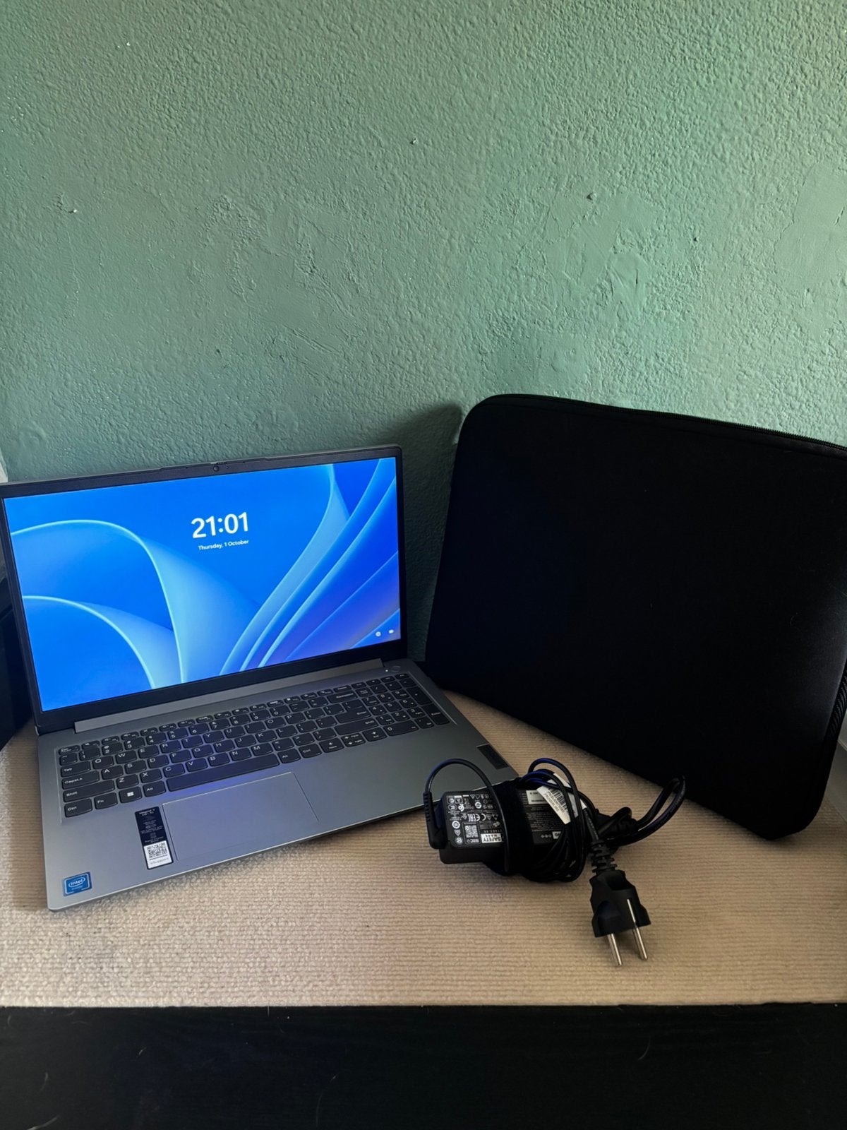 Lenovo IdeaPad 1 15IGL7 + Oplader & Laptophoes Windows 11, Computers en Software, Ophalen, Minder dan 2 Ghz, Nieuw, SSD