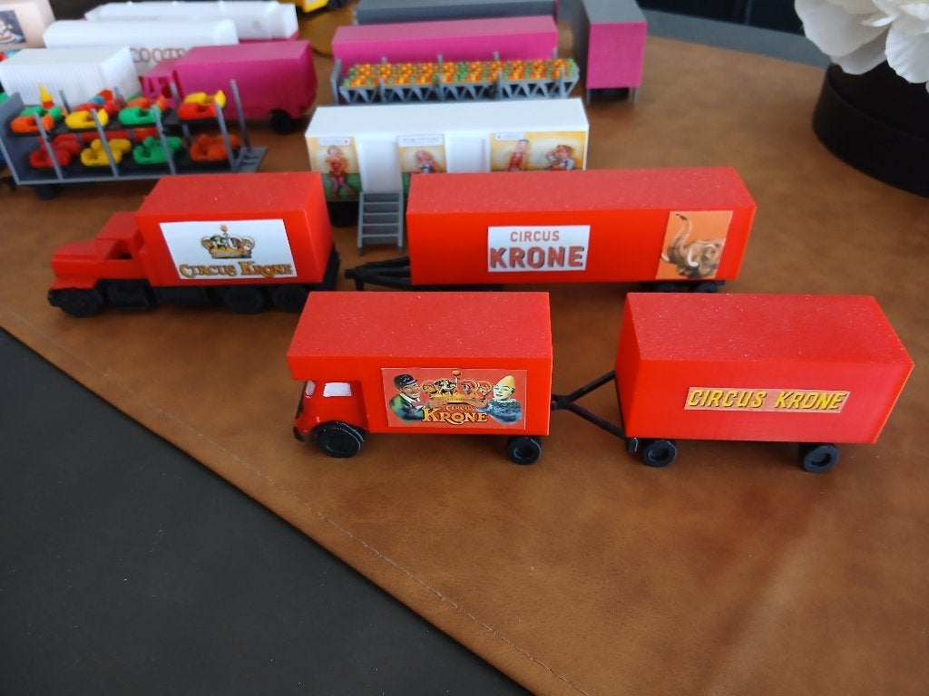 2 vrachtwagencombinaties CIRCUS KRONE, Overige merken, 1:32 tot 1:50, Nieuw, Ophalen of Verzenden