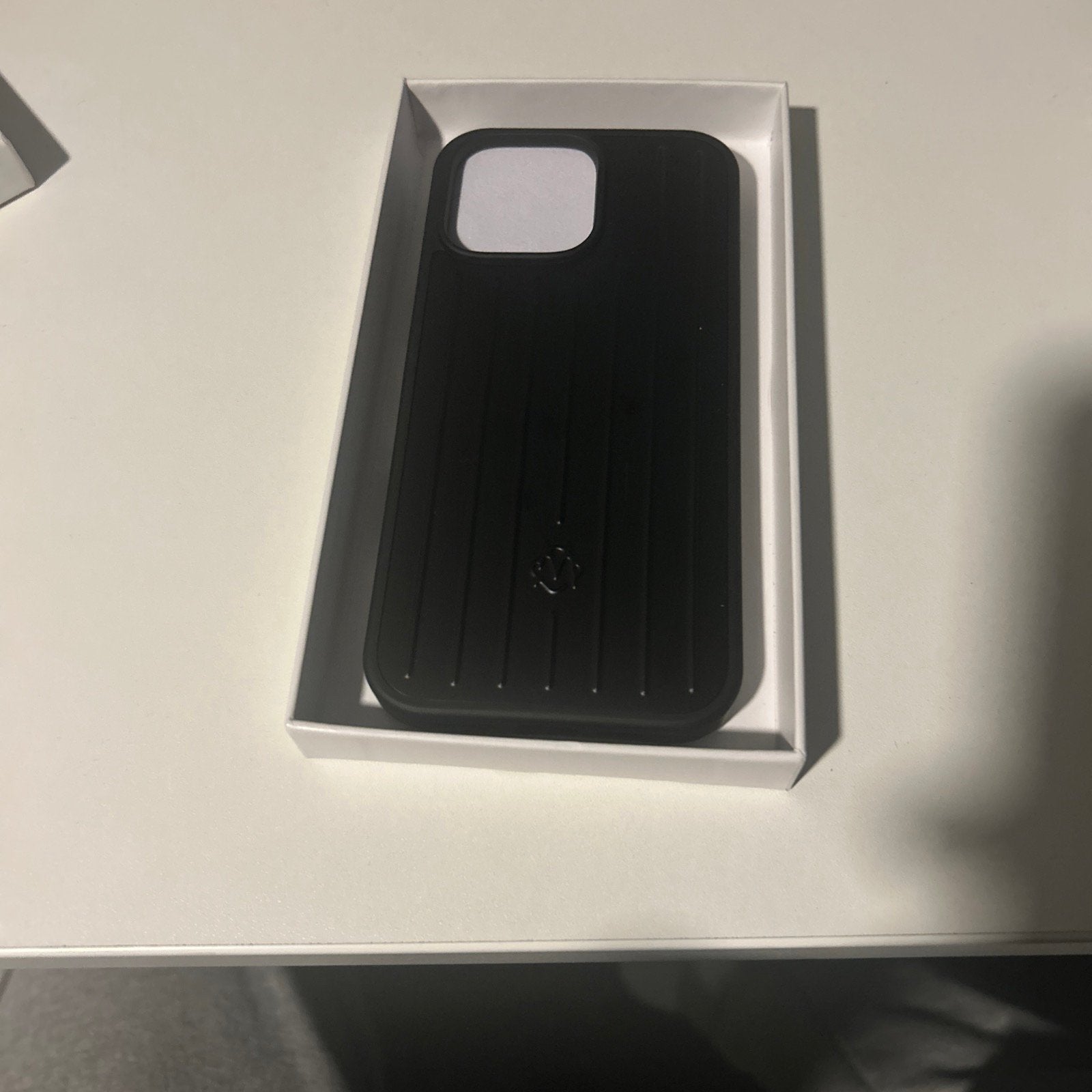 Rimowa iPhone 16 Pro Hoesje Zwart - Zo goed als nieuw, Telecommunicatie, Kunststof, Zwart, Verzenden, IPhone 14 Pro