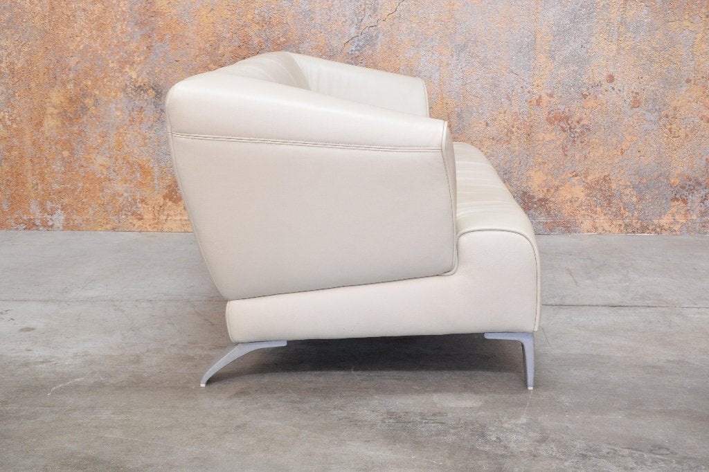 IZG staat cremekleurige leren Rolf Benz 2300 design bank, Tweepersoons, 75 tot 100 cm, Zo goed als nieuw, Rechte bank