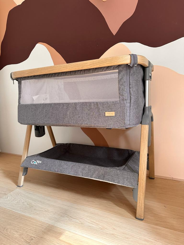 Tutti Bambini CoZee Bedside Crib - Zo goed als nieuw, Ophalen, Zo goed als nieuw, Wieg