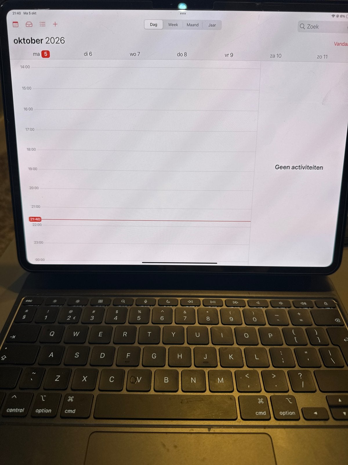Foto 4 van Apple iPad Pro 13 inch (M4) 512GB Zwart met Magic Keyboard