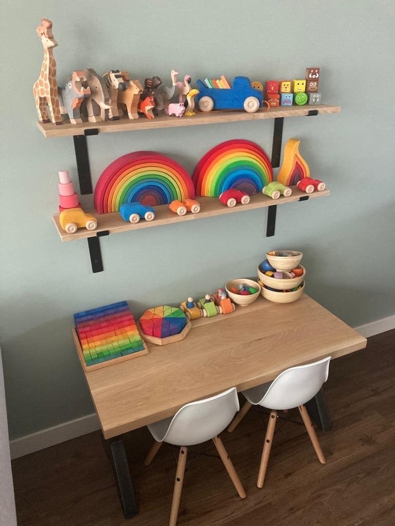 Eiken speeltafel met 2 witte kuipstoeltjes (2-6 jaar), Ophalen, Zo goed als nieuw, Tafel(s) en Stoel(en)