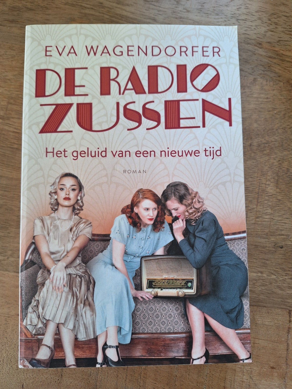 Eva Wagendorfer - De radiozussen, Ophalen of Verzenden, Zo goed als nieuw