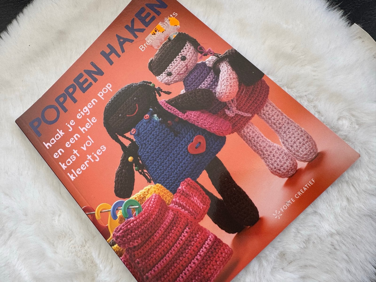 Poppen Haken: Haak je eigen pop en een hele kast vol kleertj, Boeken, Ophalen of Verzenden, Zo goed als nieuw, Breien en Haken