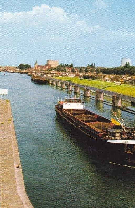 Maasbracht. Binnenvaartschip., Ophalen of Verzenden, 1980 tot heden, Ongelopen, Limburg