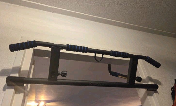 Oprekstang / Pull-up bar voor deurkozijn, Ophalen, Zo goed als nieuw, Buik, Oprekstang