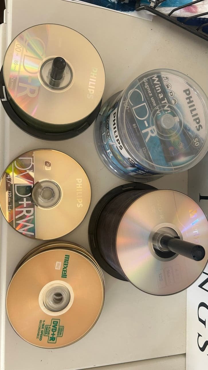 collectie nieuwe CD-R en DVD+R(w)schijven met opbergkoffer, Ophalen, Nieuw, Cd, Op spindel