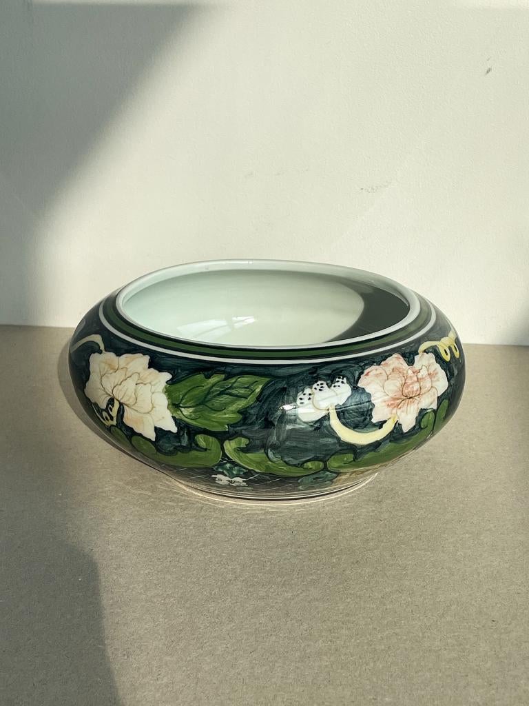 Prachtige porseleinen Lotus planten pot handbeschilderd, Huis en Inrichting, Porselein of Keramiek, Schaal, Rond, Ophalen of Verzenden