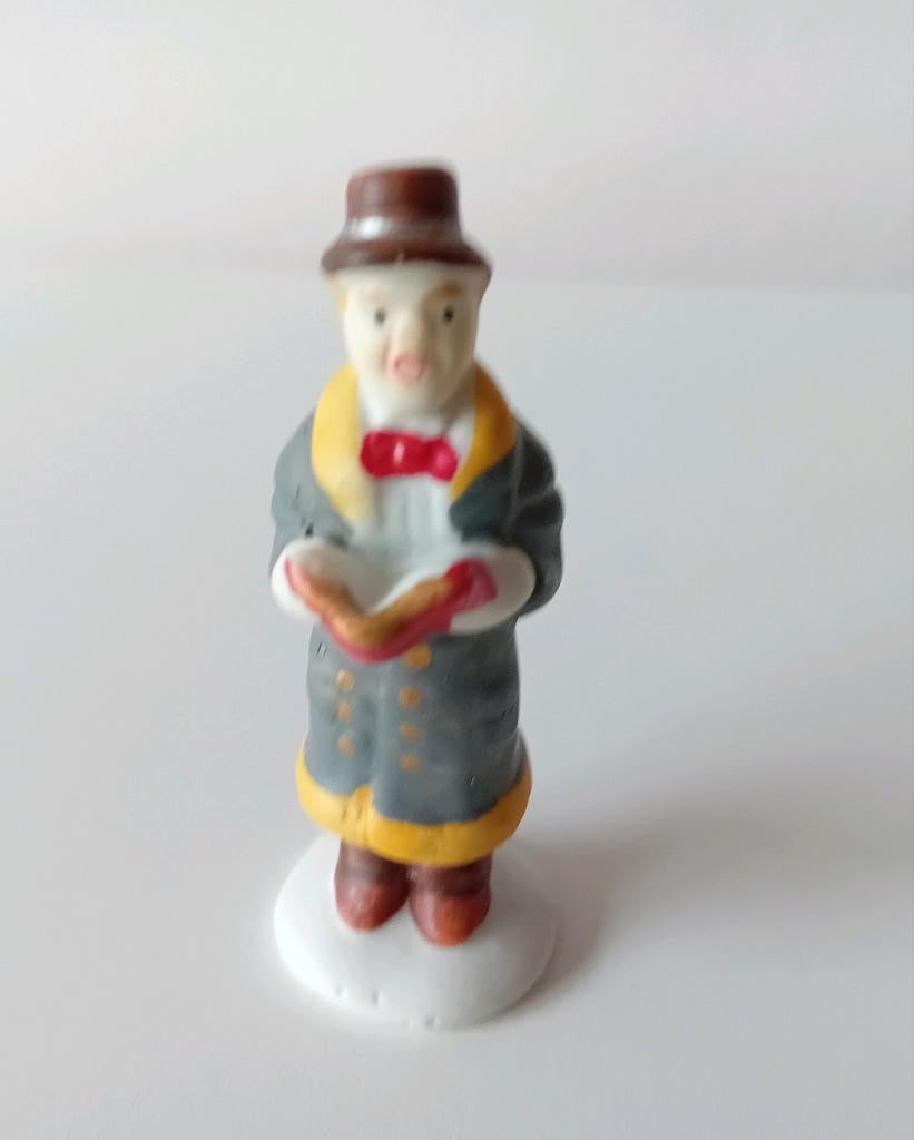 Lemax carolling man, retired, Lemax figuur porselein, Ophalen of Verzenden