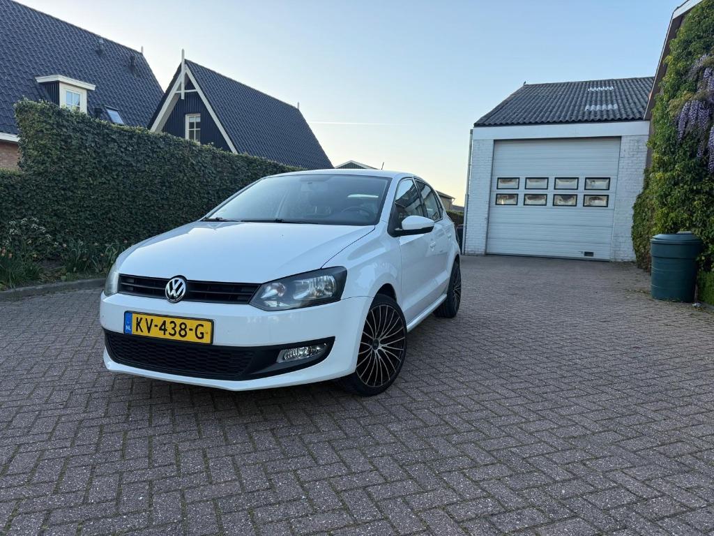Volkswagen Polo 1.4 16V FSI 63KW 2011 Wit  5 deurs Airco, Voorwielaandrijving, 970 kg, 40 €/maand, 4 cilinders