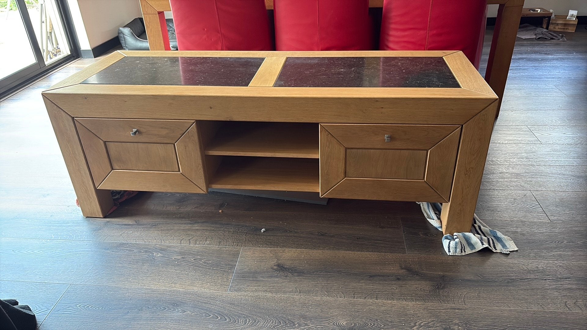 T.E.A.B: SALONTAFEL MET TELEVISIE MEUBEL, Huis en Inrichting, Ophalen, Gebruikt, 100 tot 150 cm, Eikenhout