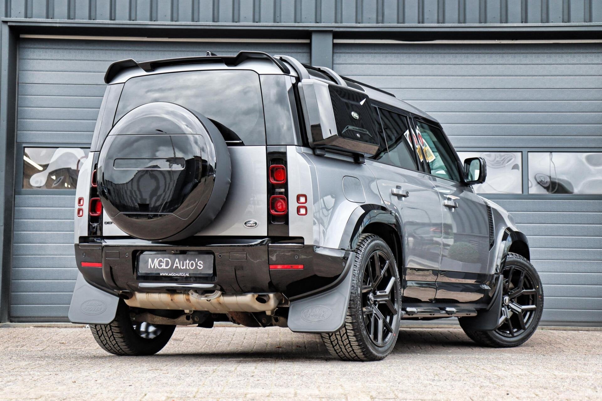 Land Rover Defender 110 3.0 P400 110 HSE /PANODAK/LUCHTVERIN, Auto's, Automaat, Gebruikt, 2996 cc, Leder
