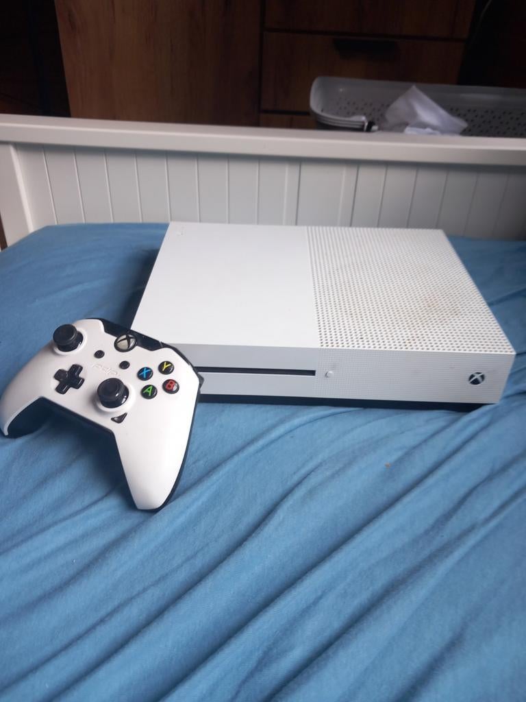 Xbox serie 1s met controller (!xbox loopt vaak wel vast!), Ophalen of Verzenden, 500 GB, Met 1 controller