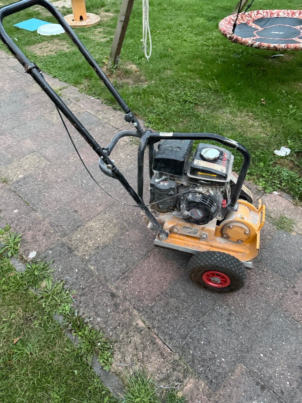 Trilplaat Lumag VP60 met Loncin 87cc motor, Ophalen, Gebruikt