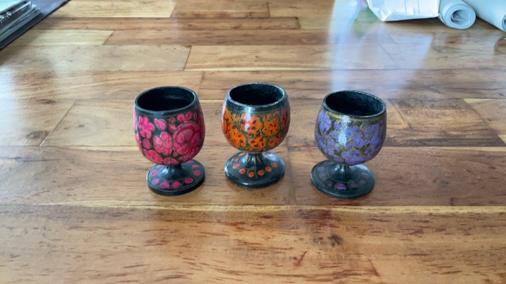 Set van 3 handgeschilderde houten eierdopjes, Antiek en Kunst, Ophalen of Verzenden