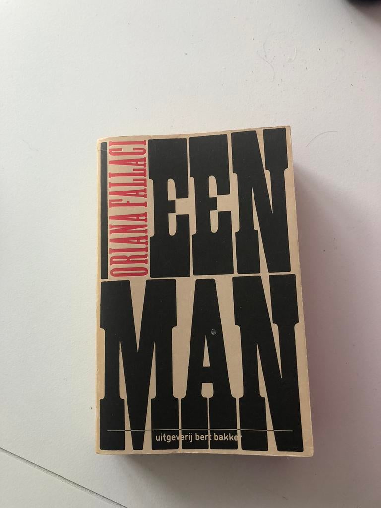 Een Man. Oriana Fallaci, Ophalen of Verzenden, Gelezen, Europa overig