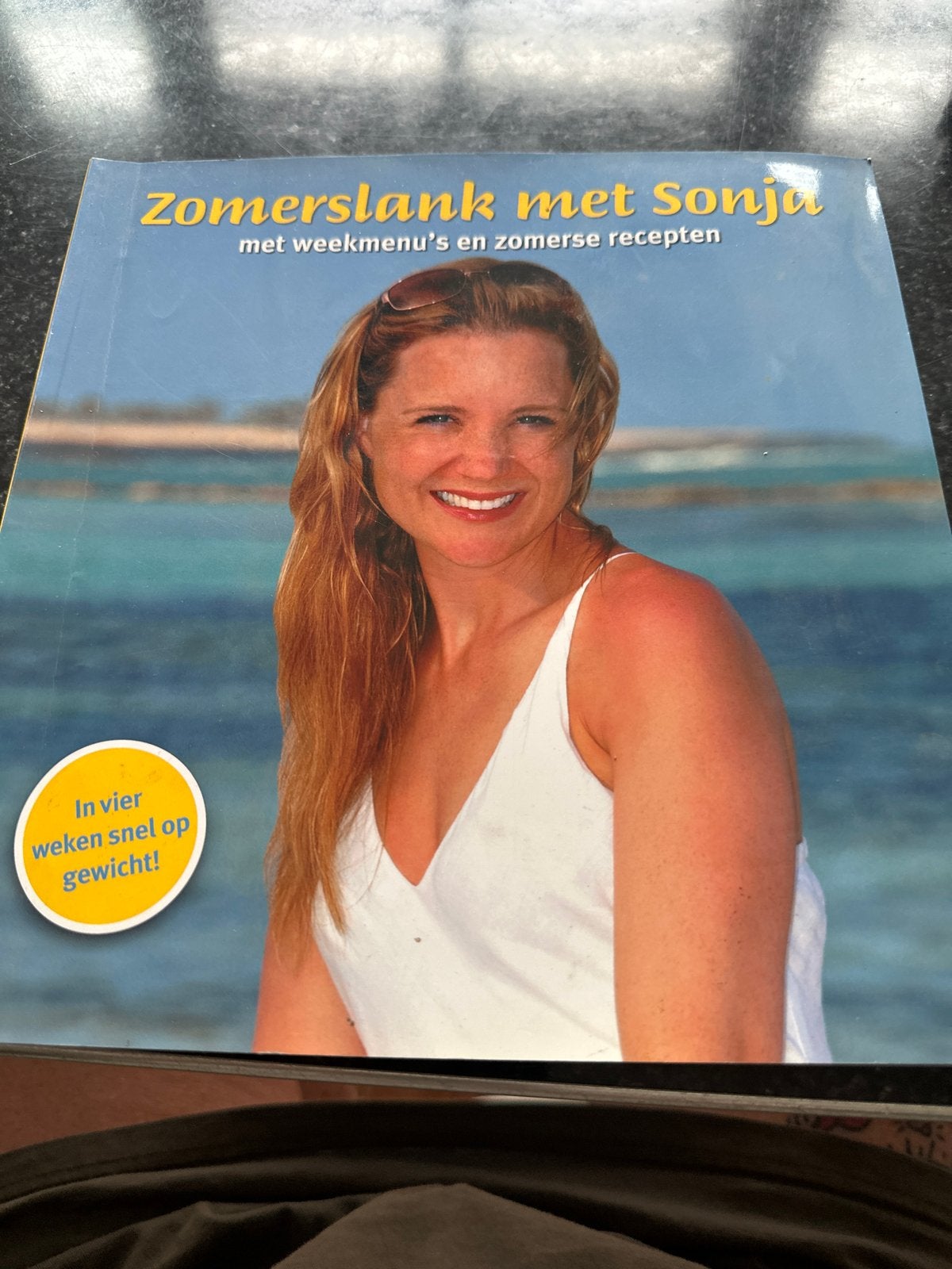 Zomerslank met Sonja Bakker - Kookboek, Boeken, Hoofdgerechten, Ophalen of Verzenden, Zo goed als nieuw, Gezond koken