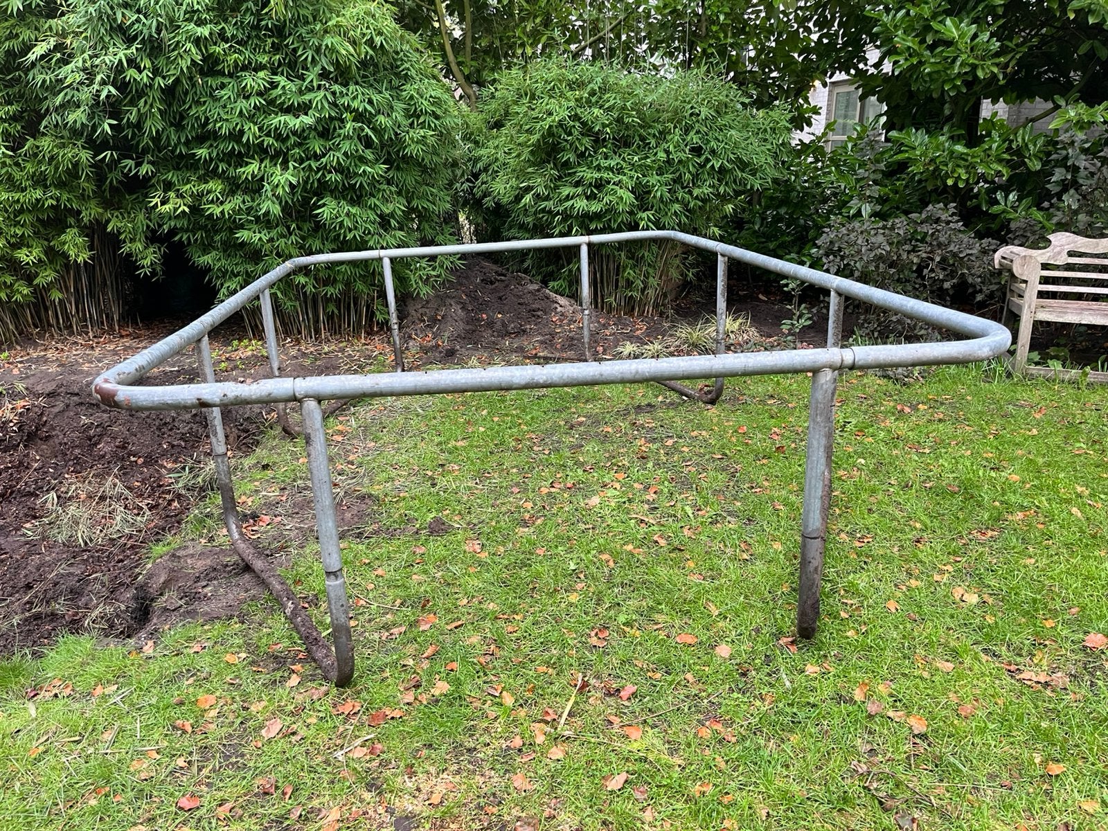 Trampoline frame goede kwaliteit 2 bij 3 + veren & springmat, Ophalen, Gebruikt