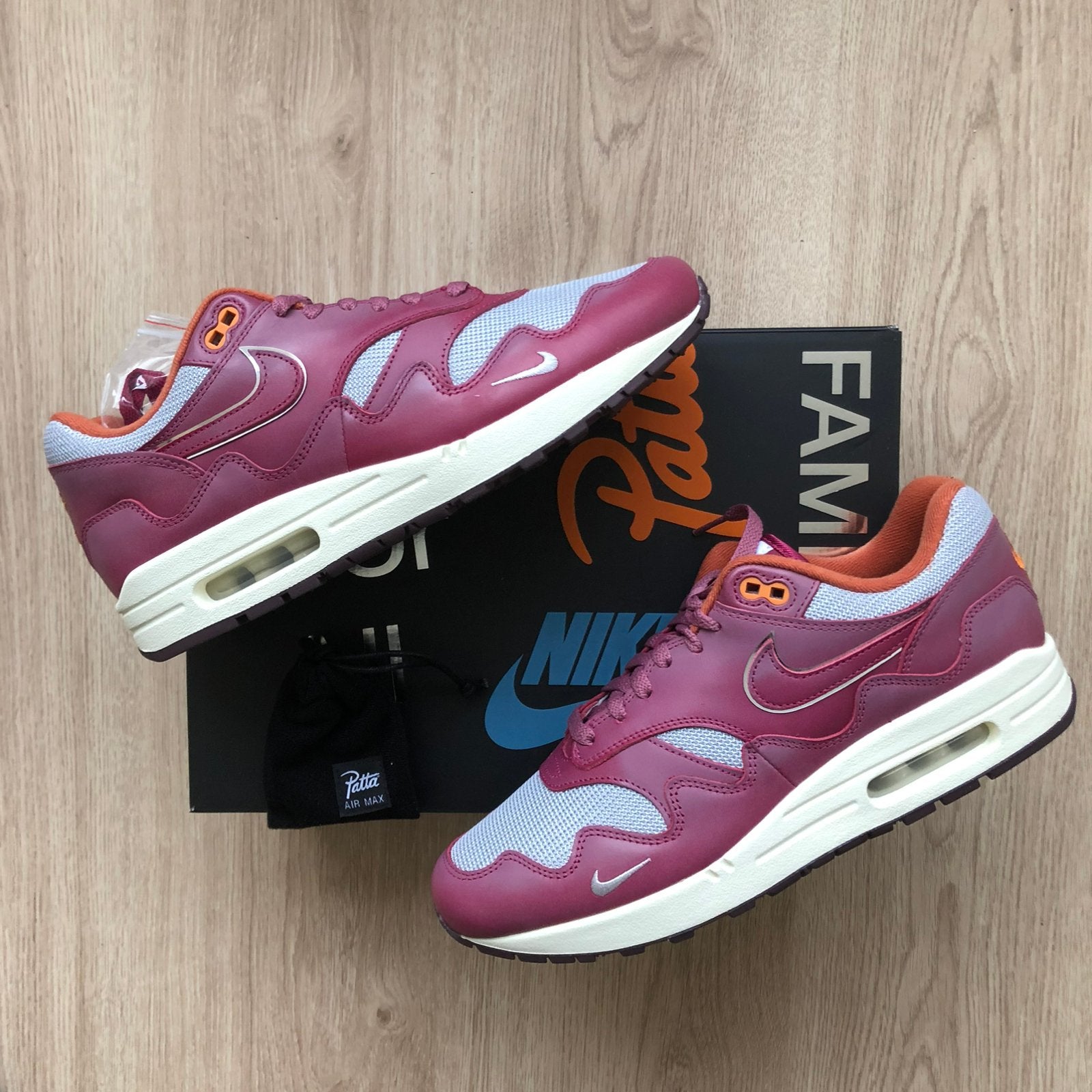 Nike Air Max 1 Patta Waves Rush Maroon - Maat 45, Kleding | Heren, Ophalen of Verzenden, Nieuw, Overige kleuren