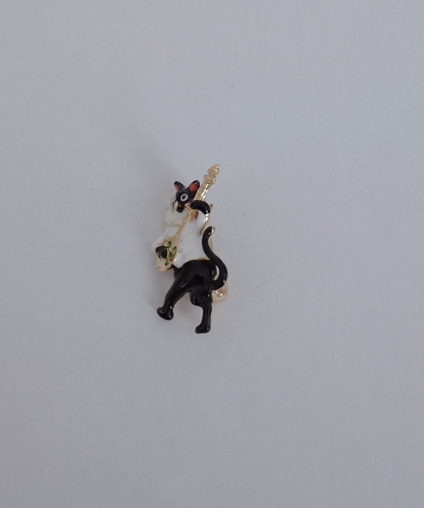 Kat met banjo broche, Sieraden, Tassen en Uiterlijk, Broches, Nieuw, Overige materialen, Overige kleuren, Minder dan 4 cm, Ophalen of Verzenden