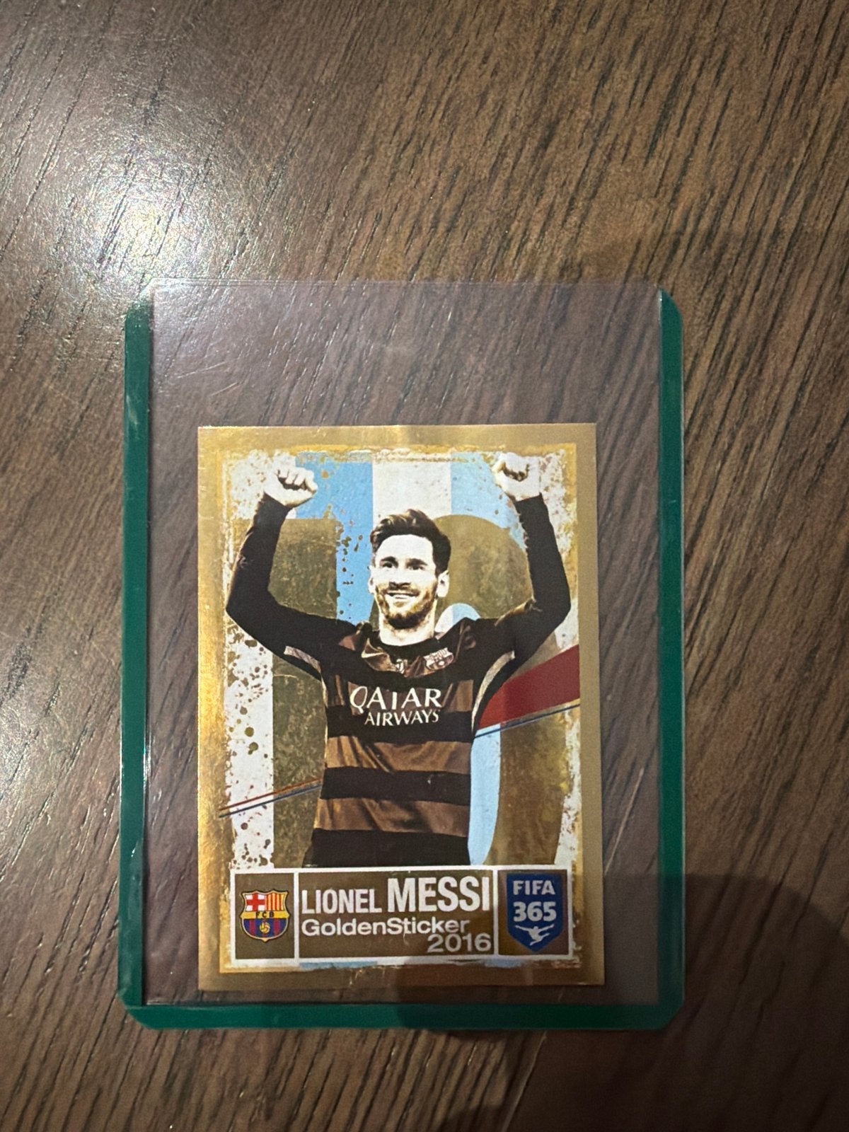 Lionel Messi FIFA 365 Golden Sticker 2016 Panini, Ophalen of Verzenden, Zo goed als nieuw, Sticker