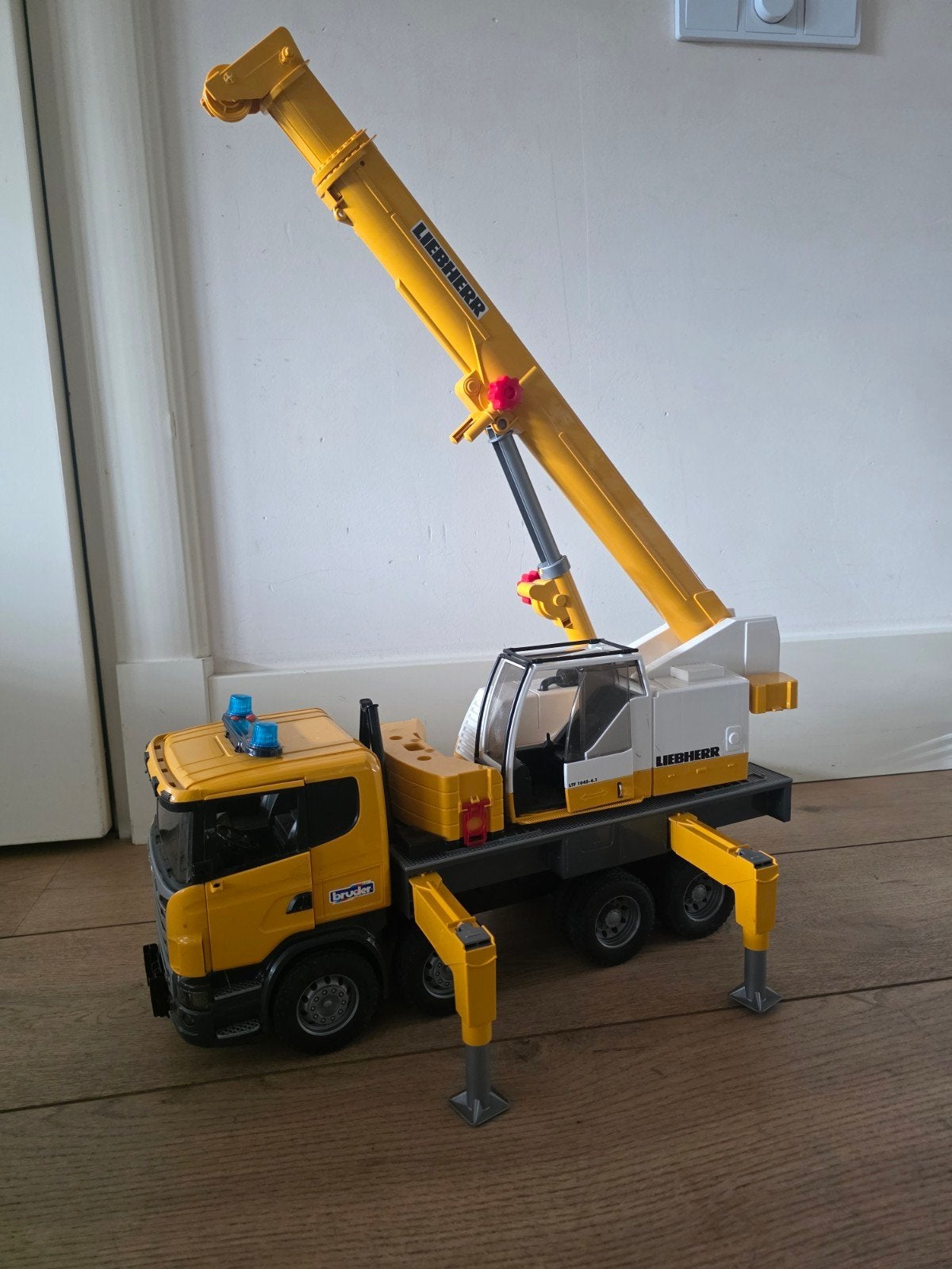Bruder Liebherr Kraanwagen 3571 vandaag voor € 17.50, Ophalen of Verzenden, Gebruikt